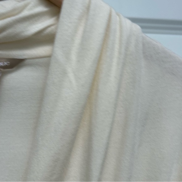 Banana Republic wrap top - Picture 2 of 6